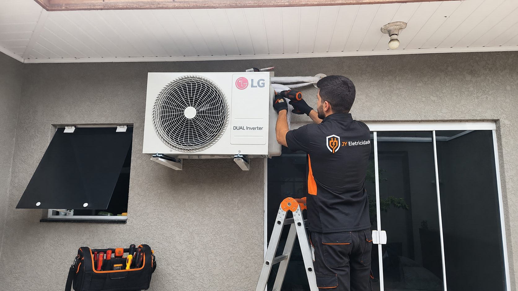 instalação de ar-condicionado em Curitiba com preparação elétrica profissional